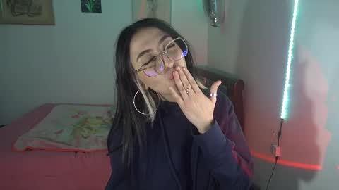 Snapshot of nymph_frida chatting on 10.07.25 Frida online show from 10.07.25