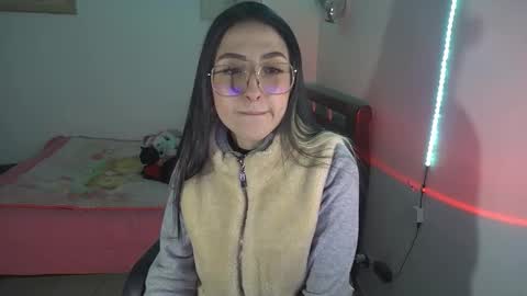 Snapshot of nymph_frida chatting on 11.12.25 Frida online show from 11.12.25