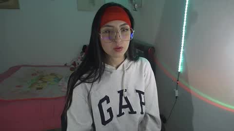 Snapshot of nymph_frida chatting on 11.21.25 Frida online show from 11.21.25