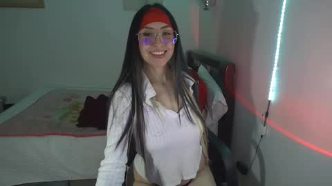 Snapshot of nymph_frida chatting on 12.15.25 Frida online show from 12.15.25