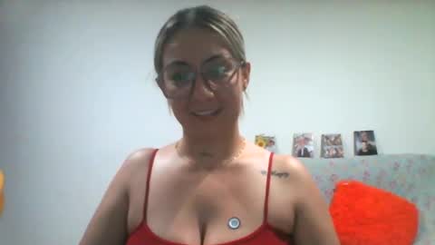 nymphomaniacgirl77 online show from 02.17.25