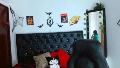 Snapshot of nyx_halfmoon chatting on 05.19.26 Heidy online show from 05.19.26