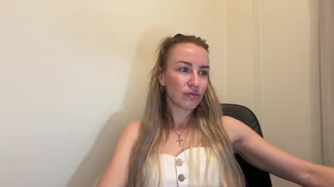 Snapshot of nyxelia_ chatting on 05.14.26 Anastasia online show from 05.14.26