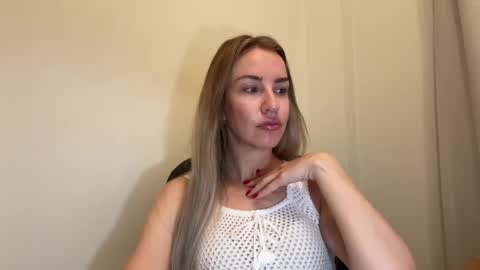 Snapshot of nyxelia_ chatting on 05.19.26 Anastasia online show from 05.19.26