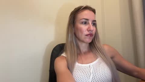 Snapshot of nyxelia_ chatting on 06.05.26 Anastasia online show from 06.05.26