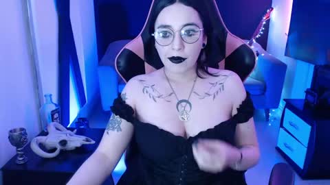 Snapshot of nyxnocturne chatting on 06.04.26 Nyx online show from 06.04.26