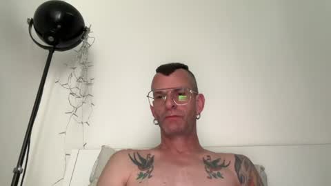 Snapshot of o_johnny_deep_o chatting on 07.12.26 Jonathan Deep online show from 07.12.26