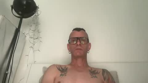 Snapshot of o_johnny_deep_o chatting on 07.27.26 Jonathan Deep online show from 07.27.26