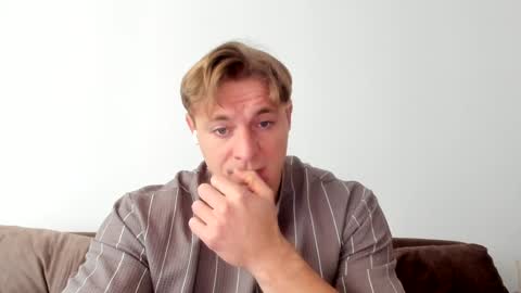 Snapshot of o_r_b_i_t chatting on 12.19.24 o_r_b_i_t online show from 12.19.24