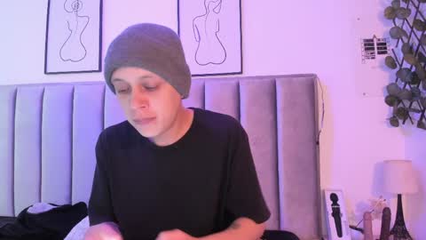 Sara Help me reach 1000 followers online show from 04.13.26