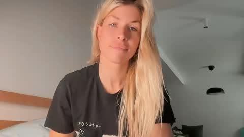 Snapshot of ocicatcat chatting on 04.14.26 ocicatcat online show from 04.14.26