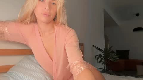 Snapshot of ocicatcat chatting on 04.15.26 ocicatcat online show from 04.15.26