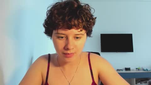 Evie online show from 02.02.26