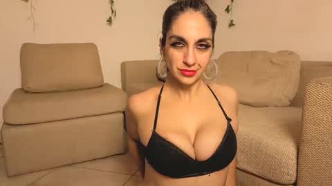 Snapshot of odalisca_bellydancer chatting on 05.06.26 Daniela Dany online show from 05.06.26