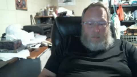 Snapshot of oddobsessions chatting on 10.17.25 oddobsessions online show from 10.17.25