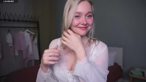 Snapshot of odelynbrower chatting on 09.18.25 Alice online show from 09.18.25