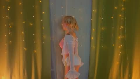 Snapshot of odelynbrower chatting on 11.05.25 Alice online show from 11.05.25