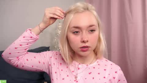 Snapshot of odelynbrower chatting on 11.17.25 Alice online show from 11.17.25