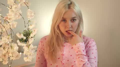 Snapshot of odelynbrower chatting on 11.23.25 Alice online show from 11.23.25