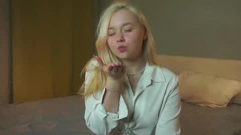 Snapshot of odelynbrower chatting on 11.24.25 Alice online show from 11.24.25