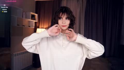 Snapshot of odettehatt chatting on 03.07.25 Thea online show from 03.07.25