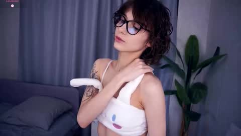Snapshot of odettehatt chatting on 09.18.25 Thea online show from 09.18.25