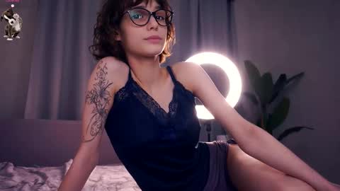 Snapshot of odettehatt chatting on 10.26.25 Thea online show from 10.26.25