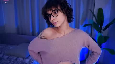 Snapshot of odettehatt chatting on 10.29.25 Thea online show from 10.29.25