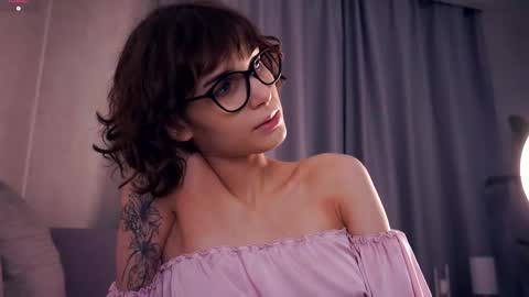 Snapshot of odettehatt chatting on 11.11.25 Thea online show from 11.11.25