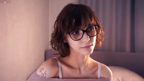 Snapshot of odettehatt chatting on 12.05.25 Thea online show from 12.05.25