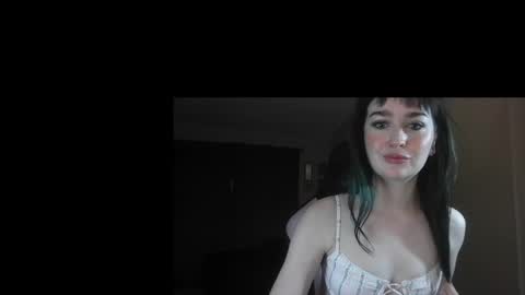 Snapshot of odetteraine chatting on 04.17.26 Odette online show from 04.17.26