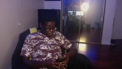 Snapshot of officialmoneyxxx chatting on 12.04.24 Money online show from 12.04.24