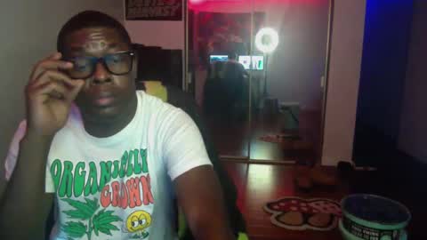 Snapshot of officialmoneyxxx chatting on 12.21.24 Money online show from 12.21.24