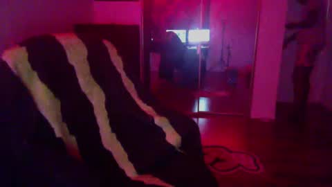 Snapshot of officialmoneyxxx chatting on 01.22.25 Money online show from 01.22.25