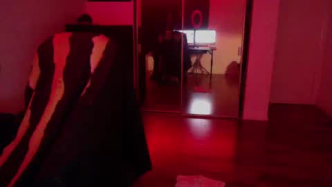 Snapshot of officialmoneyxxx chatting on 10.20.25 Money online show from 10.20.25