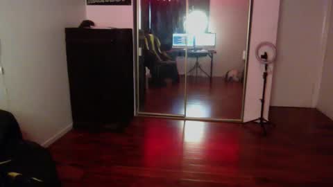 Snapshot of officialmoneyxxx chatting on 10.27.25 Money online show from 10.27.25