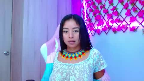 Snapshot of oficialraquel chatting on 10.01.25 Raquel online show from 10.01.25