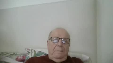 Snapshot of oggi95 chatting on 12.30.24 oggi95 online show from 12.30.24