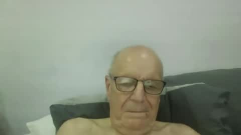 Snapshot of oggi95 chatting on 09.17.25 oggi95 online show from 09.17.25