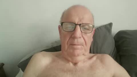 Snapshot of oggi95 chatting on 09.21.25 oggi95 online show from 09.21.25