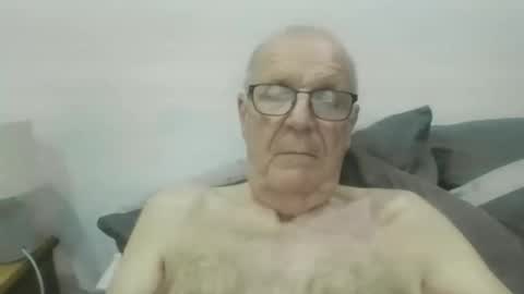 Snapshot of oggi95 chatting on 09.21.25 oggi95 online show from 09.21.25