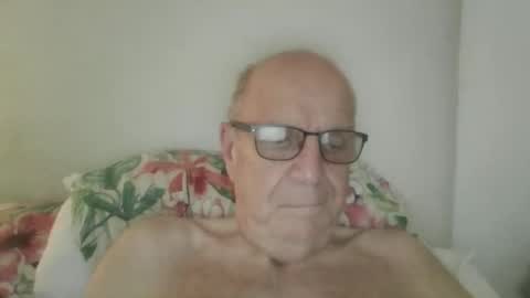 Snapshot of oggi95 chatting on 09.26.25 oggi95 online show from 09.26.25