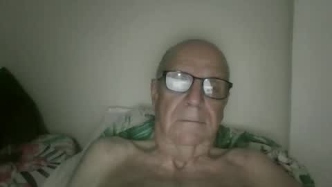 Snapshot of oggi95 chatting on 10.20.25 oggi95 online show from 10.20.25