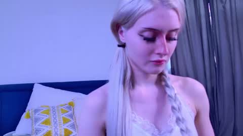 Snapshot of oh__lily chatting on 05.21.26 Lily online show from 05.21.26