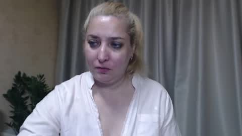 Snapshot of ohsweetiren chatting on 06.13.26 Iren online show from 06.13.26