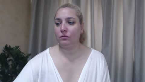 Snapshot of ohsweetiren chatting on 06.16.26 Iren online show from 06.16.26
