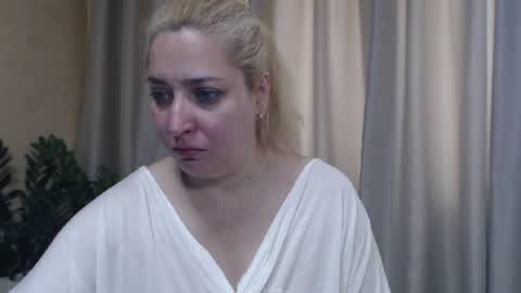 Snapshot of ohsweetiren chatting on 06.19.26 Iren online show from 06.19.26