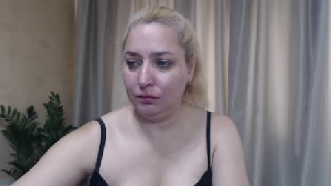 Snapshot of ohsweetiren chatting on 07.16.26 Iren online show from 07.16.26