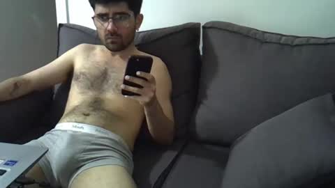 Snapshot of olavioneto chatting on 10.28.25 hairyBRboy online show from 10.28.25