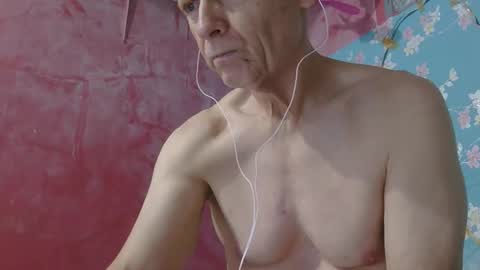 Snapshot of oldbuthorny62 chatting on 04.06.26 oldbuthorny62 online show from 04.06.26